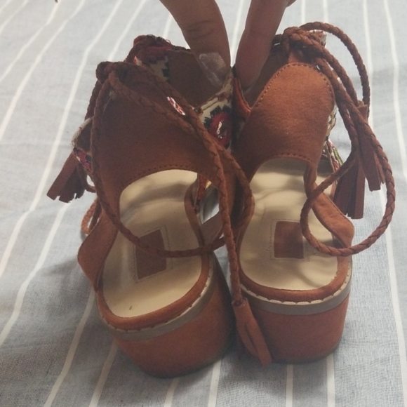 Shoes - Picture 3 of 4